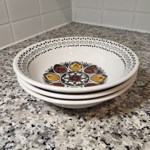 Set of 3 Kathie Winkle OCTOBER bowls - Picture 2 of 4